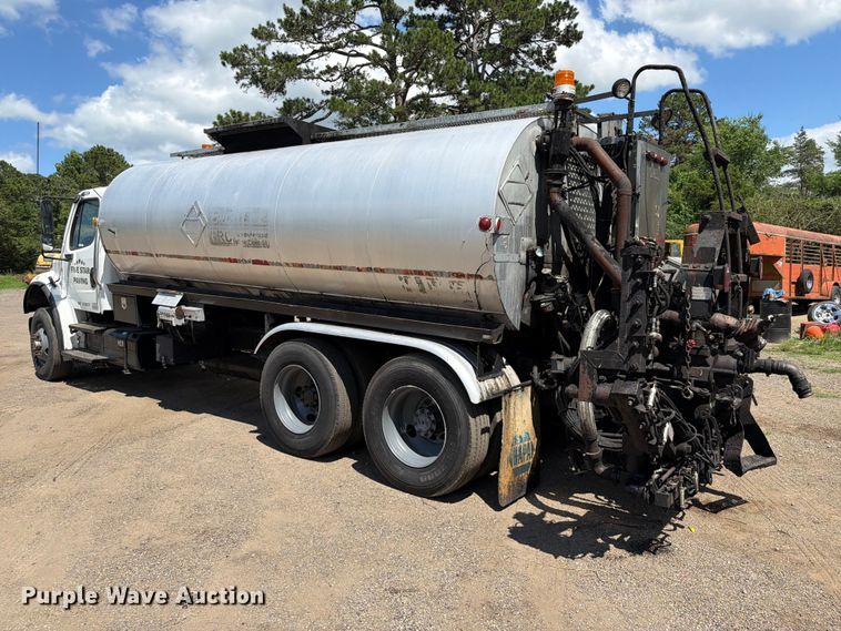 image for item EQ8032 2006 Freightliner Business Class M2 oil distributor truck