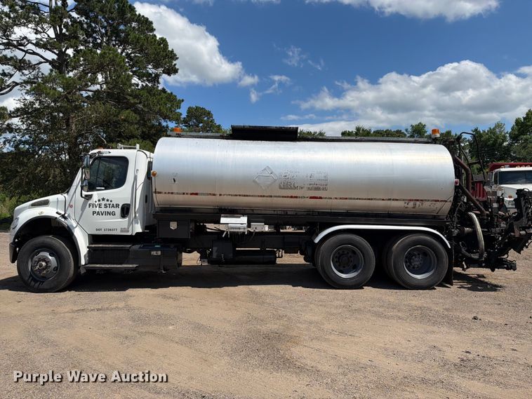 image for item EQ8032 2006 Freightliner Business Class M2 oil distributor truck