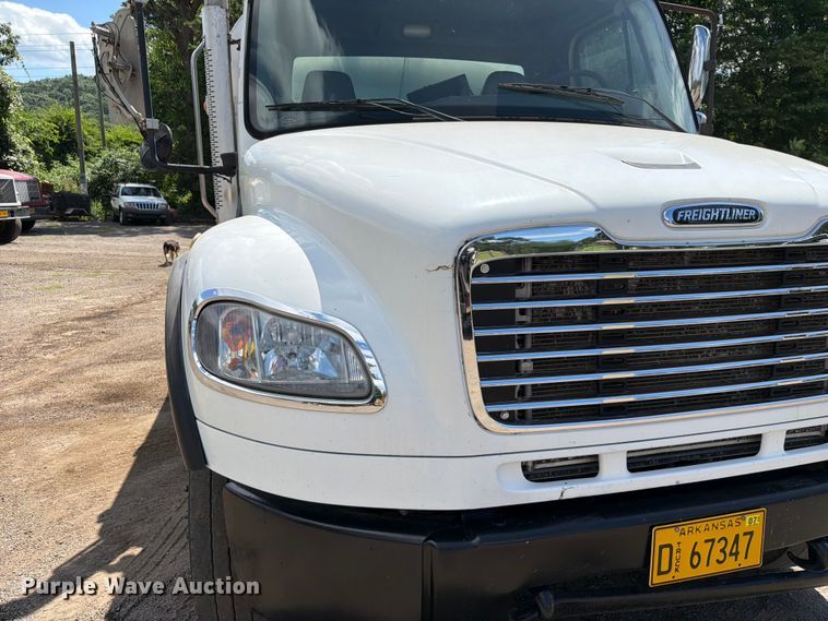 image for item EQ8032 2006 Freightliner Business Class M2 oil distributor truck