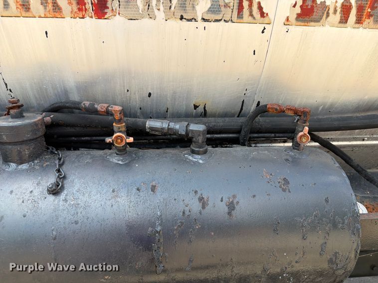 image for item EQ8032 2006 Freightliner Business Class M2 oil distributor truck