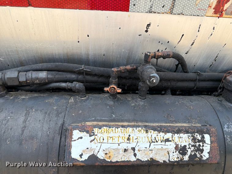 image for item EQ8032 2006 Freightliner Business Class M2 oil distributor truck