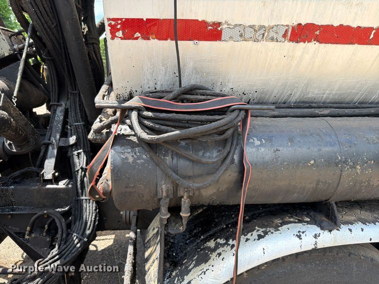 image for item EQ8032 2006 Freightliner Business Class M2 oil distributor truck