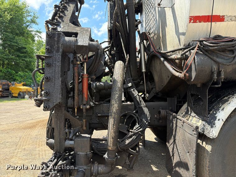 image for item EQ8032 2006 Freightliner Business Class M2 oil distributor truck