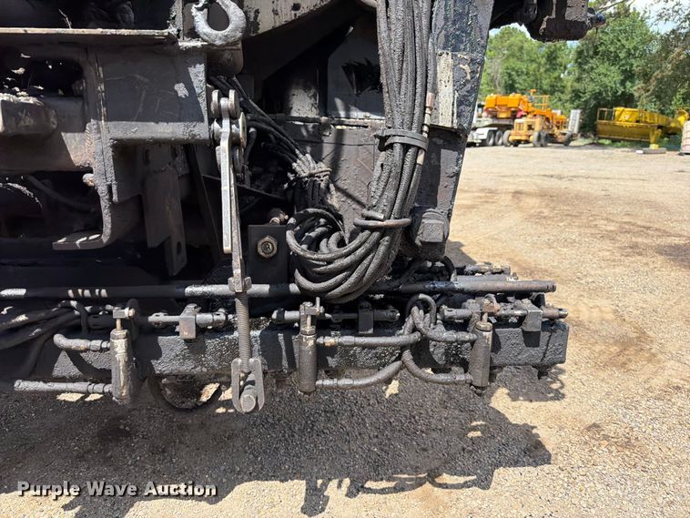 image for item EQ8032 2006 Freightliner Business Class M2 oil distributor truck