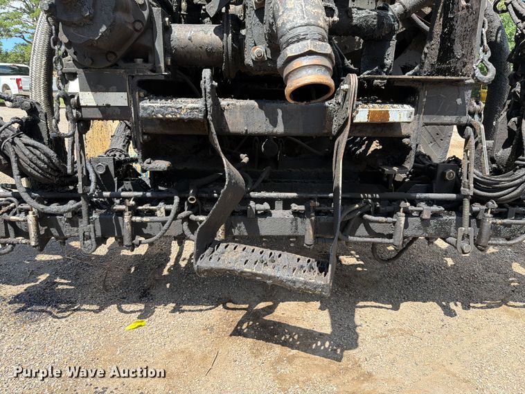 image for item EQ8032 2006 Freightliner Business Class M2 oil distributor truck