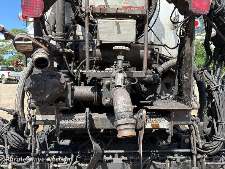 image for item EQ8032 2006 Freightliner Business Class M2 oil distributor truck