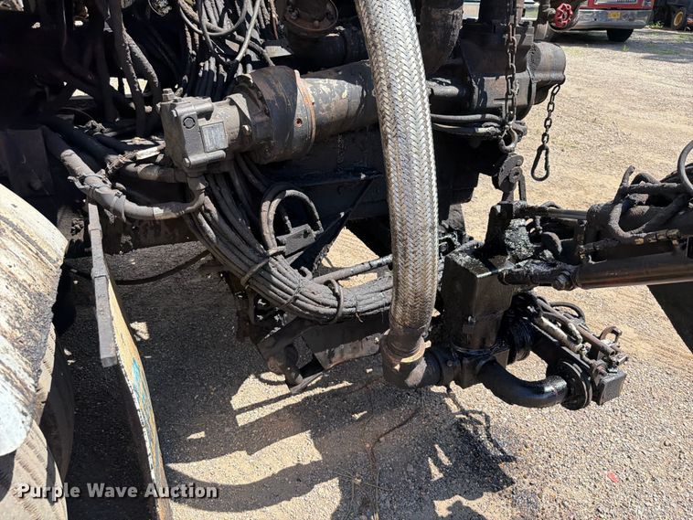 image for item EQ8032 2006 Freightliner Business Class M2 oil distributor truck
