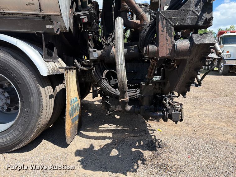 image for item EQ8032 2006 Freightliner Business Class M2 oil distributor truck