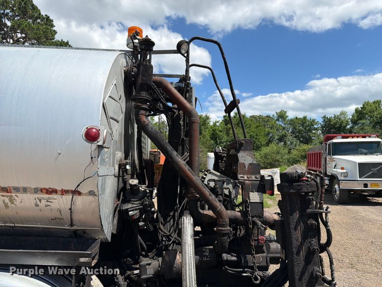 image for item EQ8032 2006 Freightliner Business Class M2 oil distributor truck