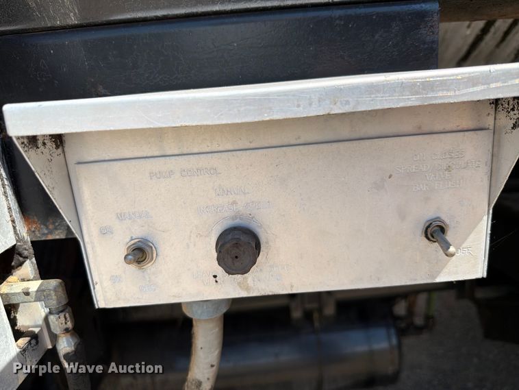 image for item EQ8032 2006 Freightliner Business Class M2 oil distributor truck