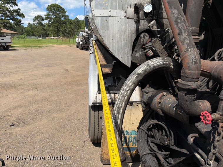 image for item EQ8032 2006 Freightliner Business Class M2 oil distributor truck