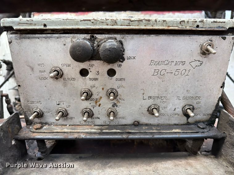 image for item EQ8032 2006 Freightliner Business Class M2 oil distributor truck