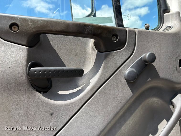 image for item EQ8032 2006 Freightliner Business Class M2 oil distributor truck
