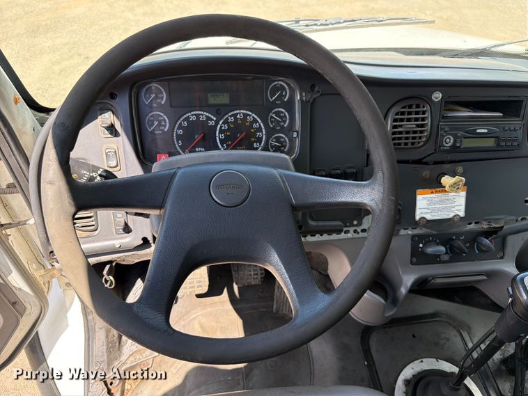 image for item EQ8032 2006 Freightliner Business Class M2 oil distributor truck