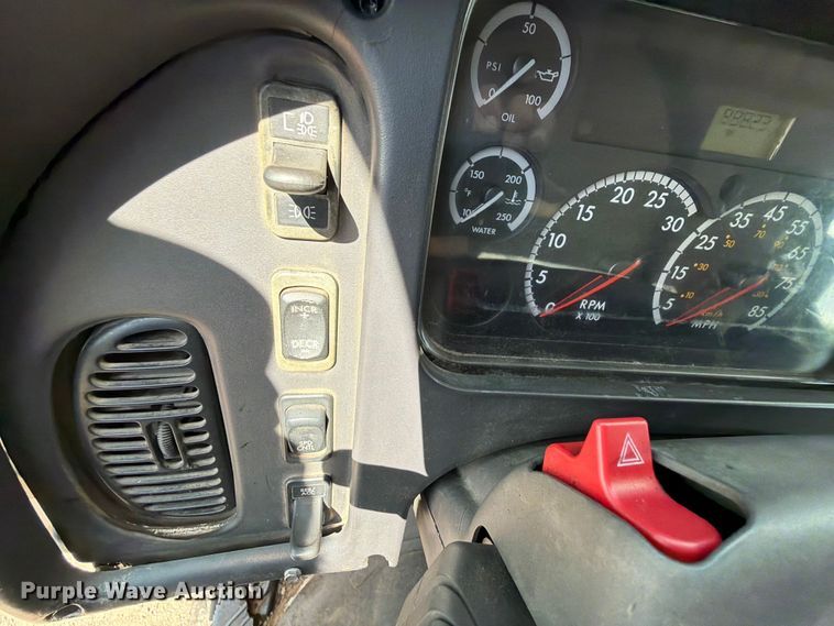 image for item EQ8032 2006 Freightliner Business Class M2 oil distributor truck