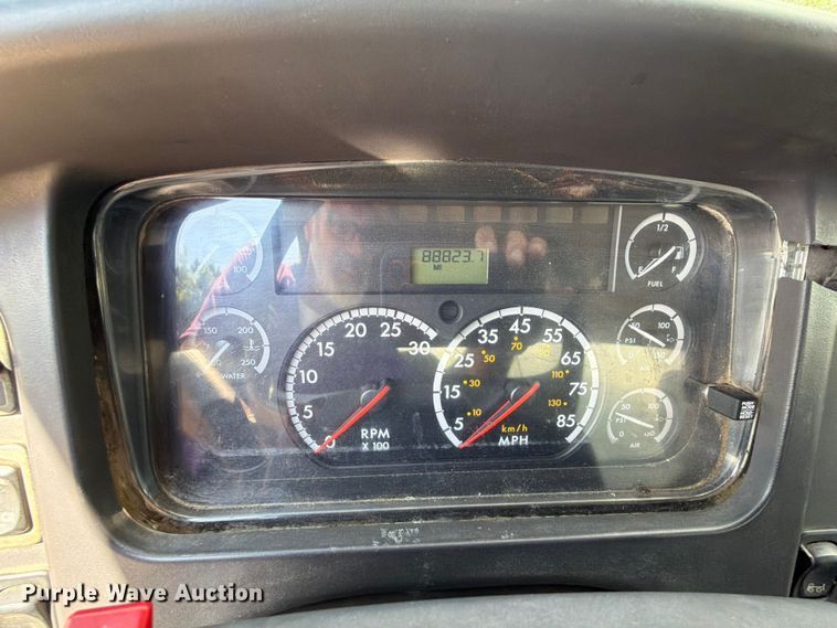 image for item EQ8032 2006 Freightliner Business Class M2 oil distributor truck