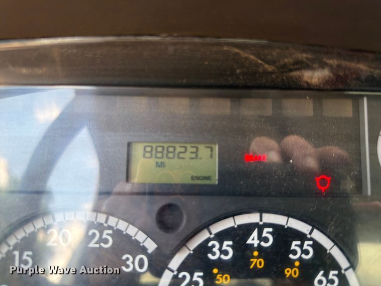 image for item EQ8032 2006 Freightliner Business Class M2 oil distributor truck