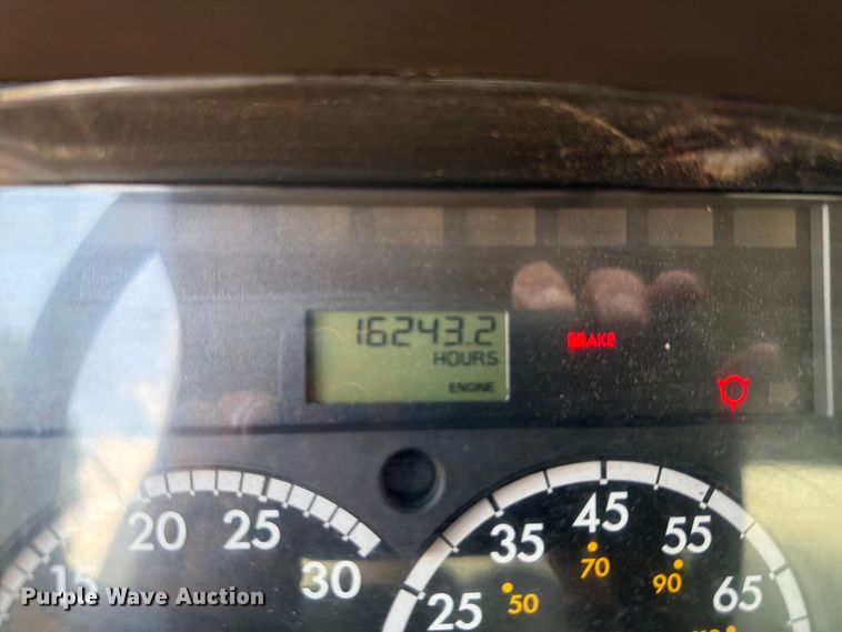 image for item EQ8032 2006 Freightliner Business Class M2 oil distributor truck