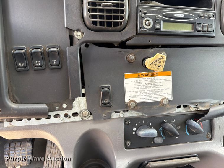 image for item EQ8032 2006 Freightliner Business Class M2 oil distributor truck