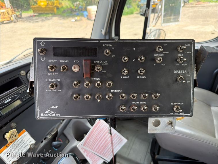 image for item EQ8032 2006 Freightliner Business Class M2 oil distributor truck