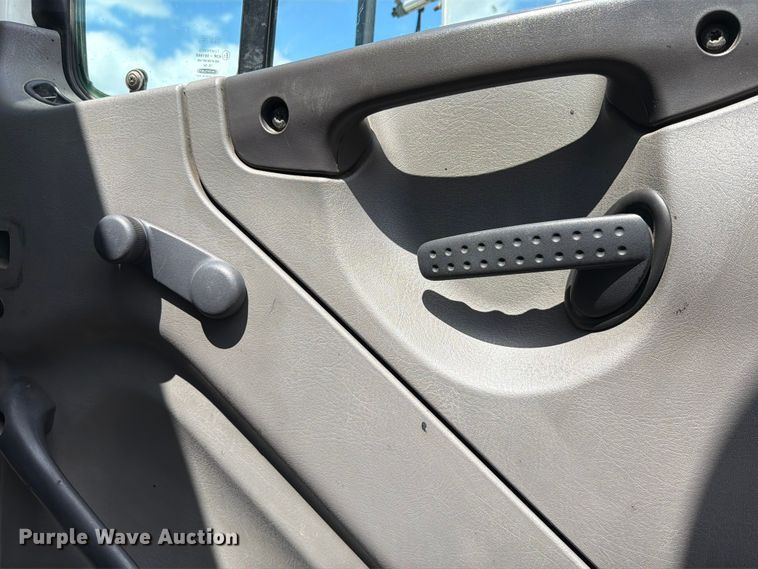 image for item EQ8032 2006 Freightliner Business Class M2 oil distributor truck