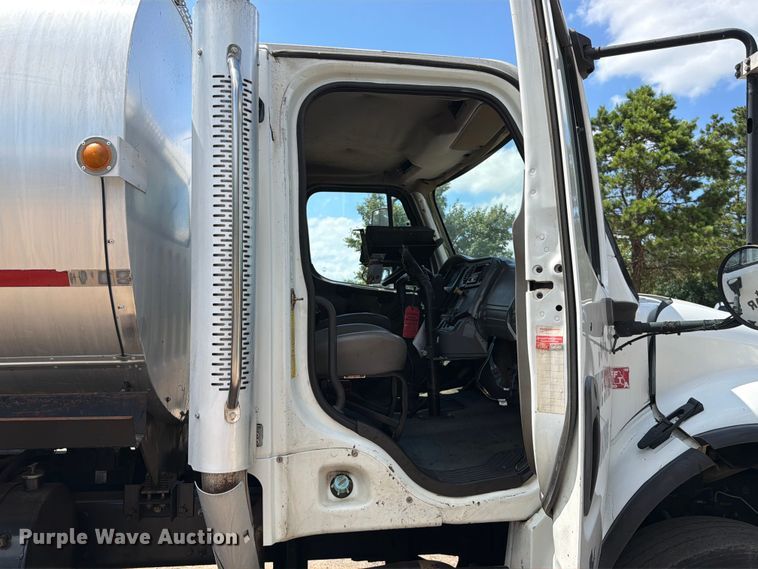 image for item EQ8032 2006 Freightliner Business Class M2 oil distributor truck