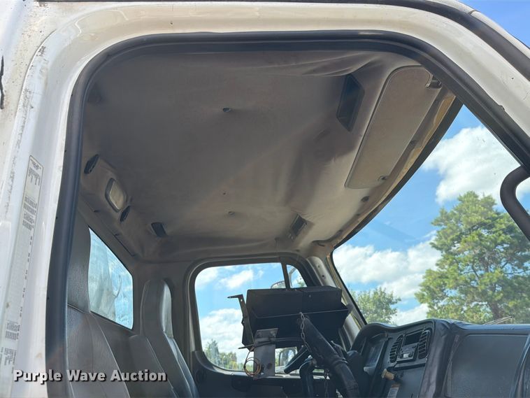 image for item EQ8032 2006 Freightliner Business Class M2 oil distributor truck
