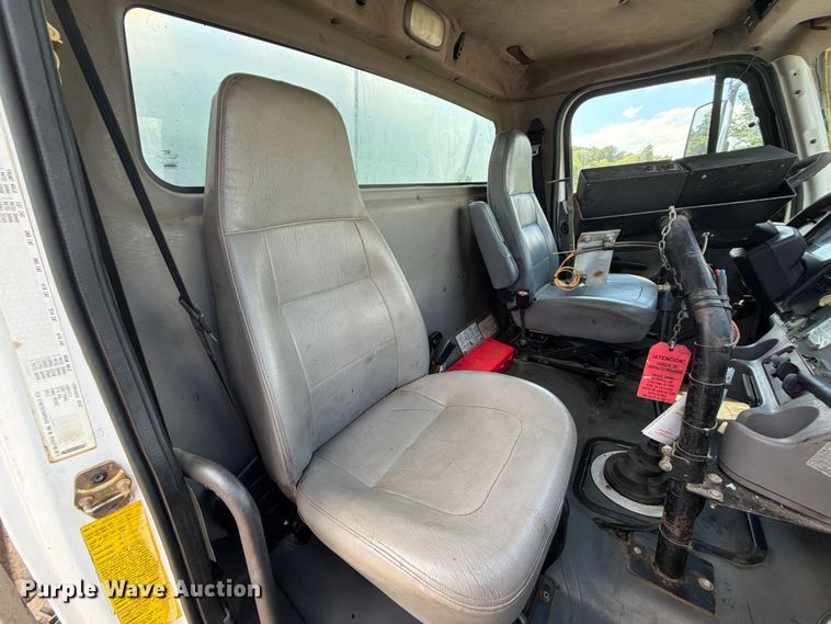 image for item EQ8032 2006 Freightliner Business Class M2 oil distributor truck