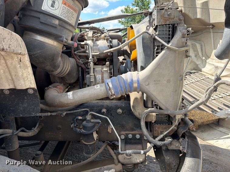 image for item EQ8032 2006 Freightliner Business Class M2 oil distributor truck