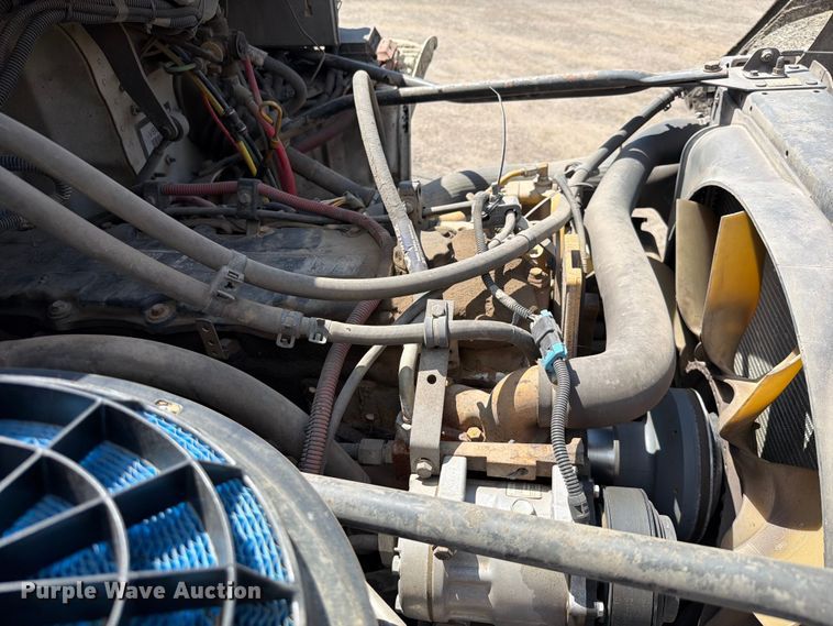 image for item EQ8032 2006 Freightliner Business Class M2 oil distributor truck