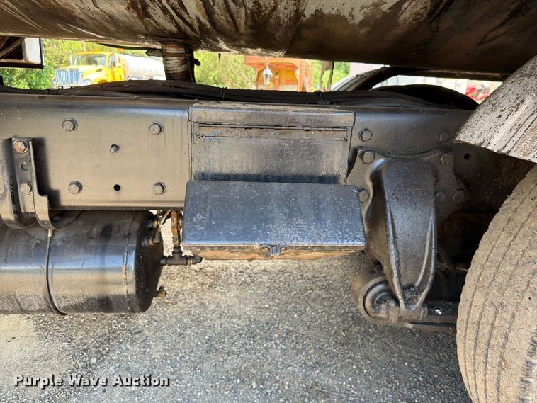 image for item EQ8032 2006 Freightliner Business Class M2 oil distributor truck
