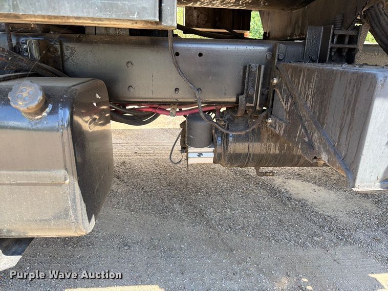 image for item EQ8032 2006 Freightliner Business Class M2 oil distributor truck