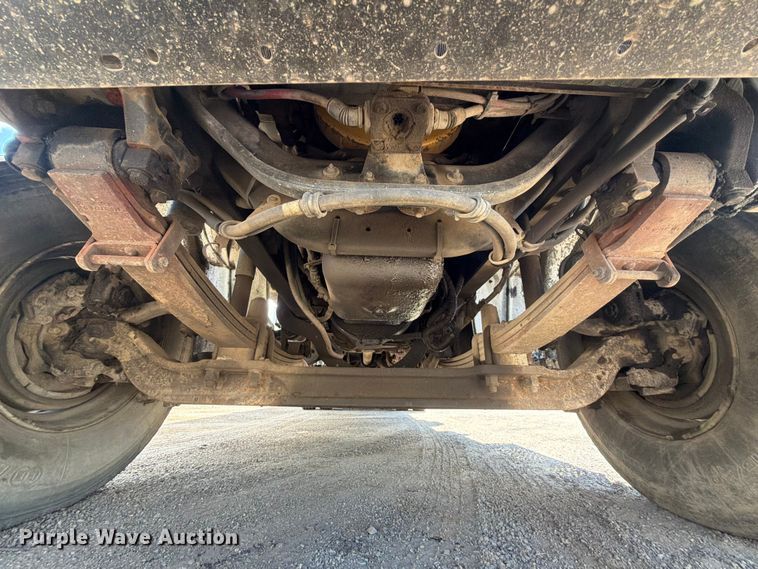image for item EQ8032 2006 Freightliner Business Class M2 oil distributor truck