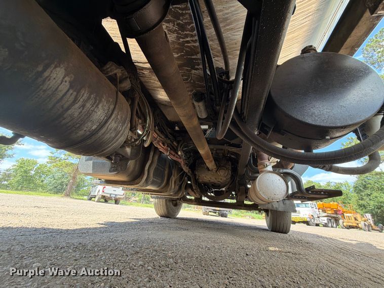 image for item EQ8032 2006 Freightliner Business Class M2 oil distributor truck