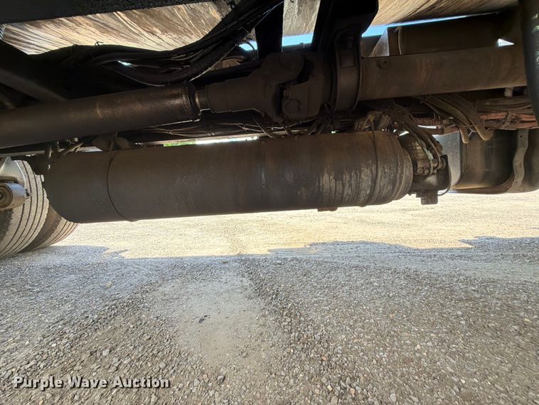 image for item EQ8032 2006 Freightliner Business Class M2 oil distributor truck