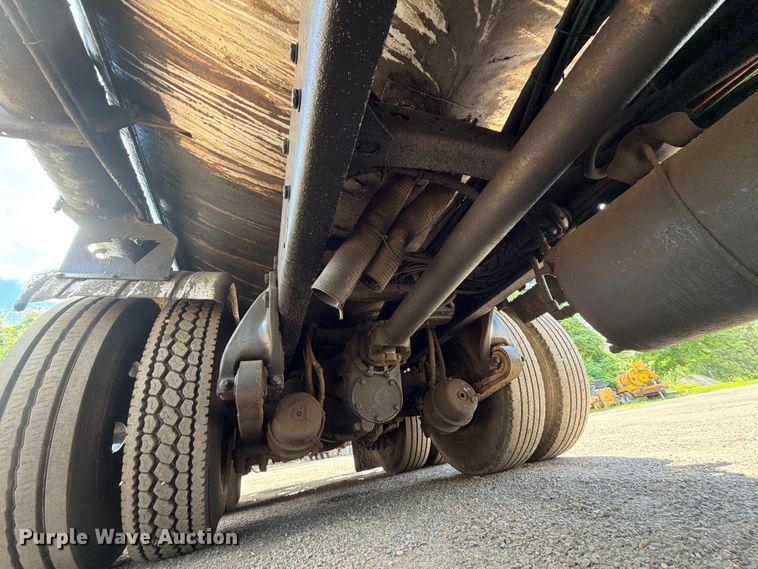 image for item EQ8032 2006 Freightliner Business Class M2 oil distributor truck