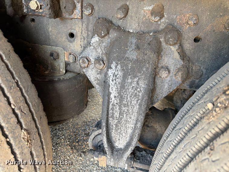 image for item EQ8032 2006 Freightliner Business Class M2 oil distributor truck