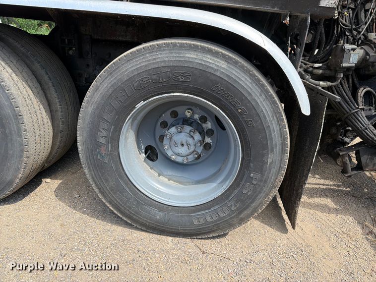 image for item EQ8032 2006 Freightliner Business Class M2 oil distributor truck