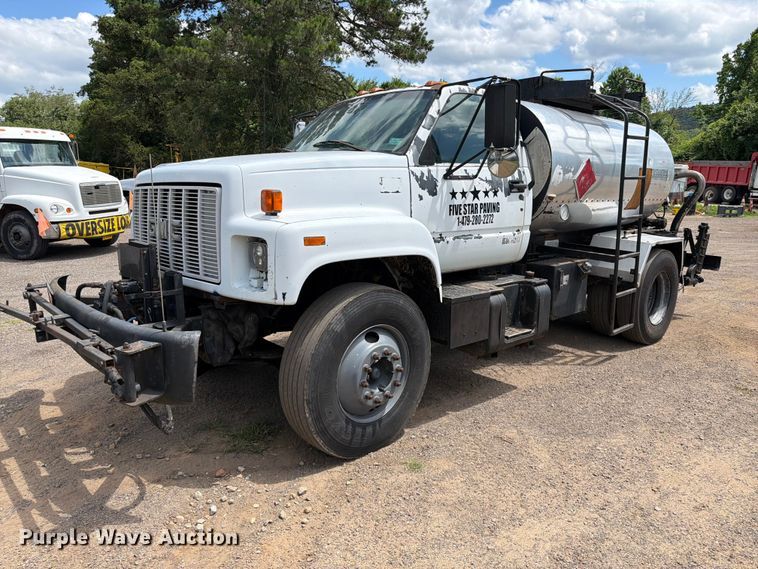 image for item EQ8033 1999 GMC C7500 oil distributor truck