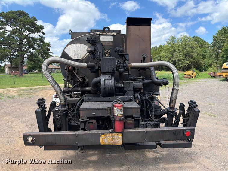 image for item EQ8033 1999 GMC C7500 oil distributor truck