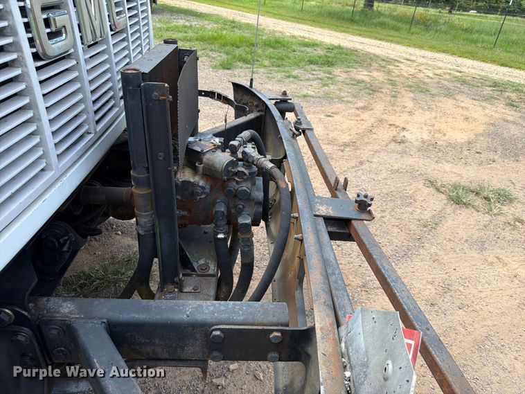 image for item EQ8033 1999 GMC C7500 oil distributor truck