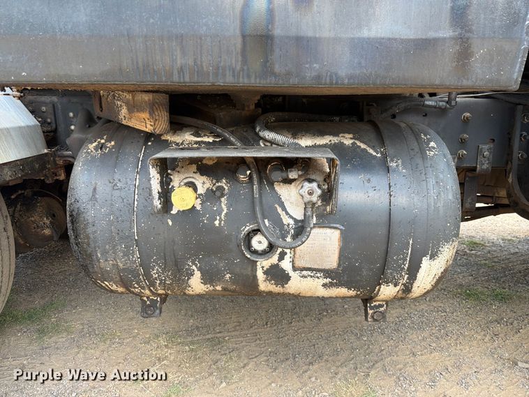 image for item EQ8033 1999 GMC C7500 oil distributor truck