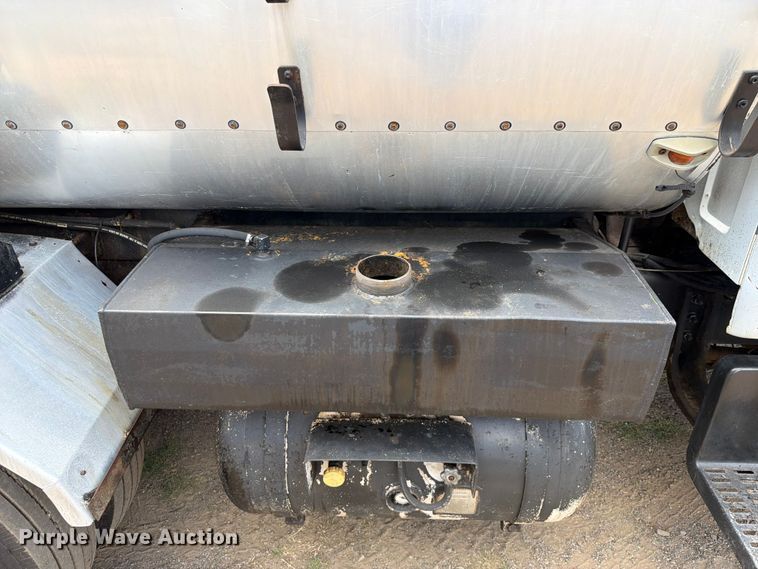 image for item EQ8033 1999 GMC C7500 oil distributor truck