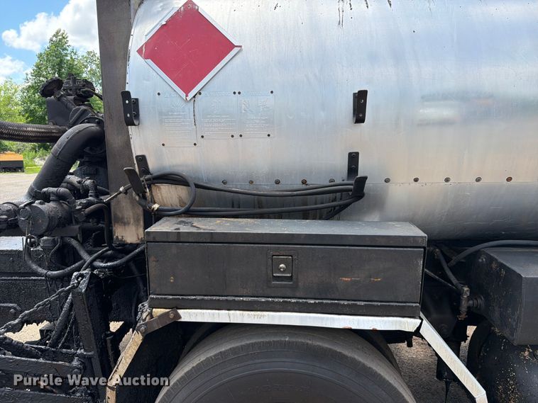 image for item EQ8033 1999 GMC C7500 oil distributor truck