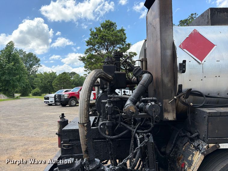 image for item EQ8033 1999 GMC C7500 oil distributor truck