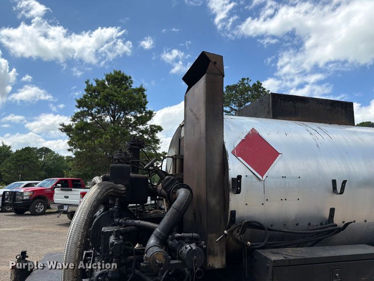 image for item EQ8033 1999 GMC C7500 oil distributor truck