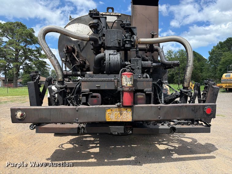 image for item EQ8033 1999 GMC C7500 oil distributor truck