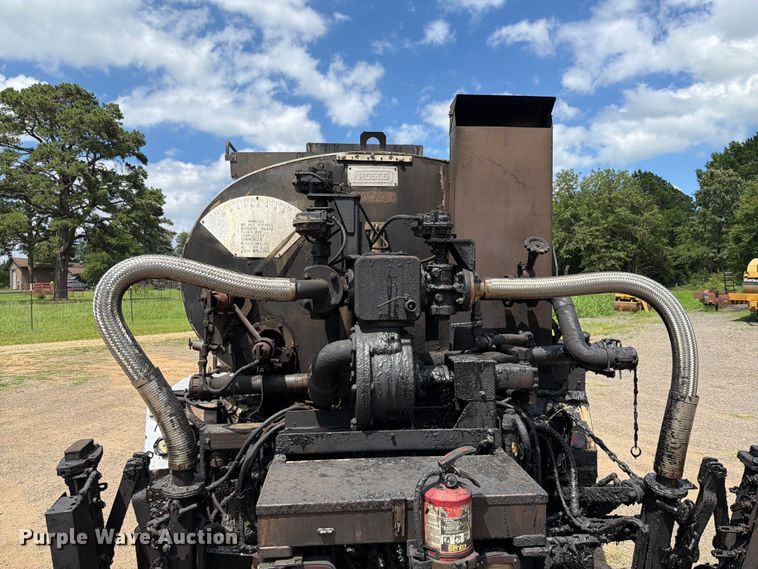 image for item EQ8033 1999 GMC C7500 oil distributor truck