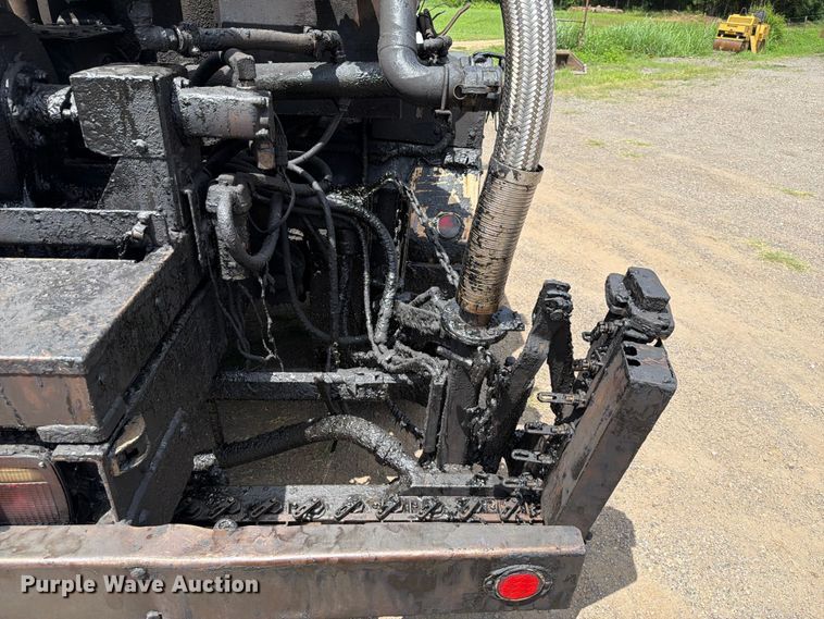 image for item EQ8033 1999 GMC C7500 oil distributor truck