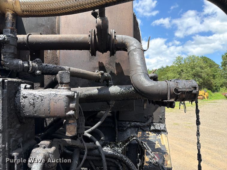 image for item EQ8033 1999 GMC C7500 oil distributor truck
